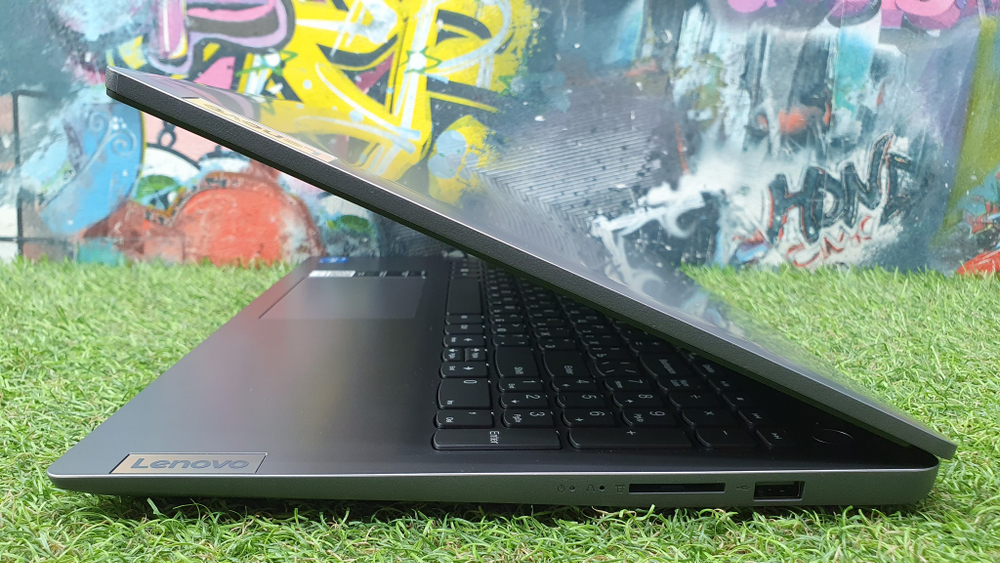 Ноутбук Lenovo i3-12/8Gb/FHD/  15IAU7 82RK00EWRK