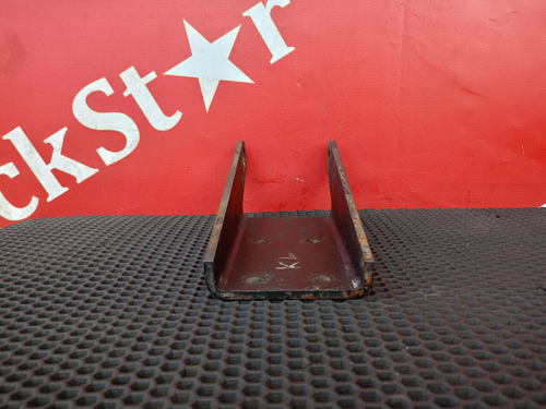 Кронштейн амортизатора переднего