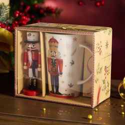 НАБОР ПОДАРОЧНЫЙ LEFARD "ЩЕЛКУНЧИК" (КРУЖКА 385 МЛ В КОМПЛЕКТЕ С ЁЛОЧНОЙ ИГРУШКОЙ)