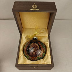 Шар новогодний с круговой росписью Палех "Конь с подковой" в футляре