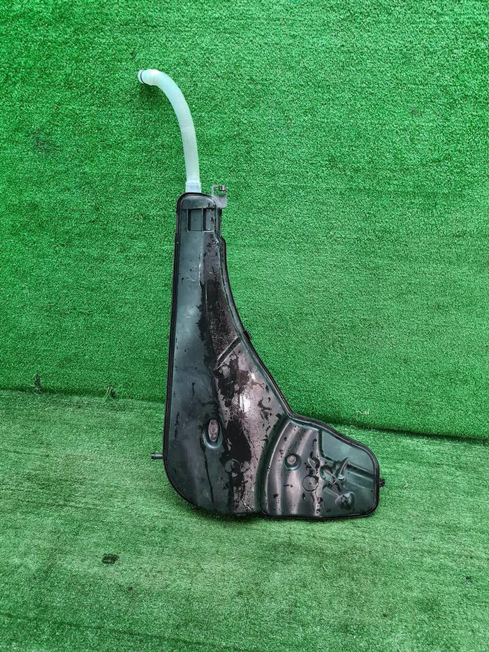 Бачок омывателя BMW X3 G01 (2017-2024)