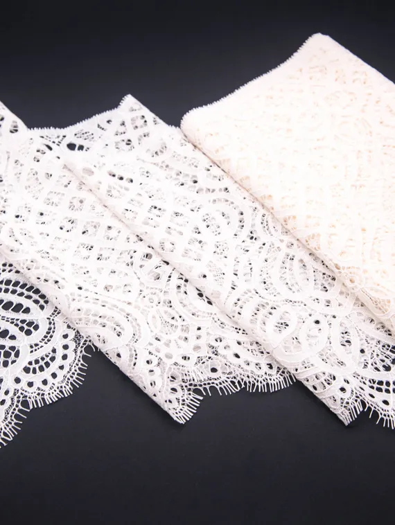 01-58 Кружево шантильи 25 см, айвори 004