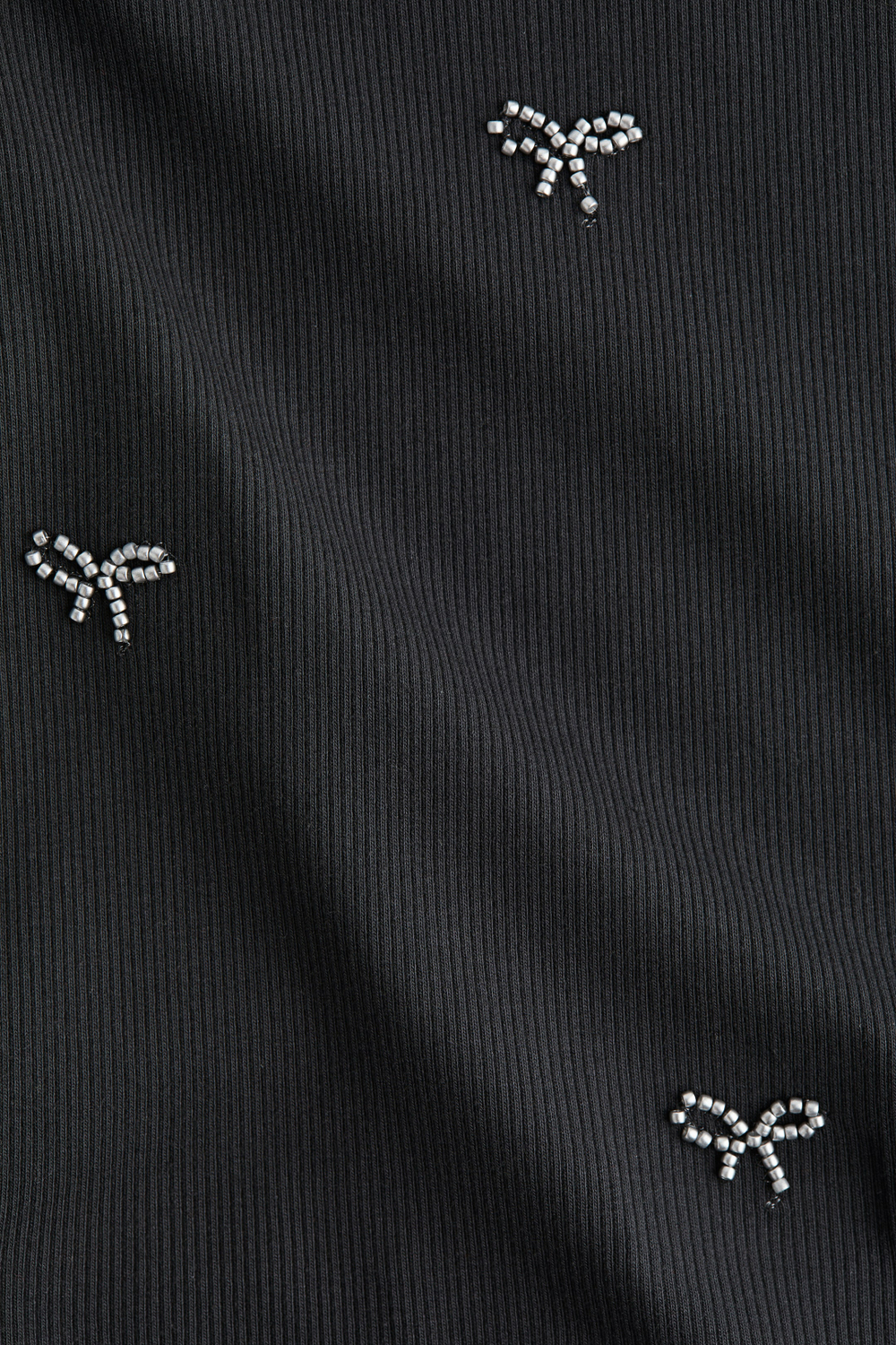 H&M Футболка с вышивкой, черный