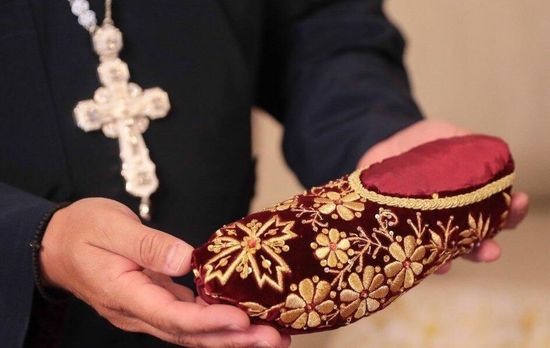 Подвеска. Чудо святителя Спиридона стоптанный тапочек. Позолота. Красная эмаль_4