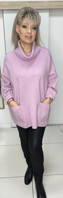 Объёмный свитер-джемпер с кармашками