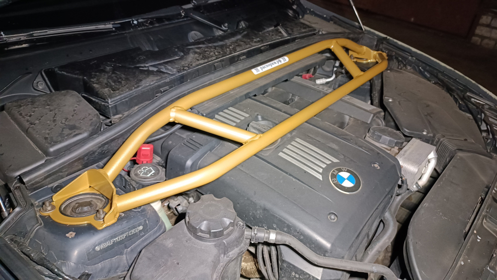 Распорка передних стоек BMW E87 (ПОД ЗАКАЗ)