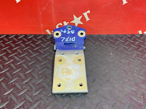 Петля двери 2017г.