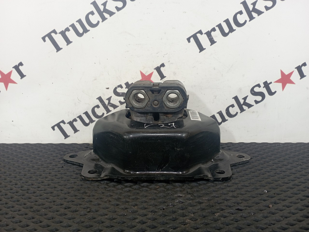 Подушка двигателя задняя 2017г.