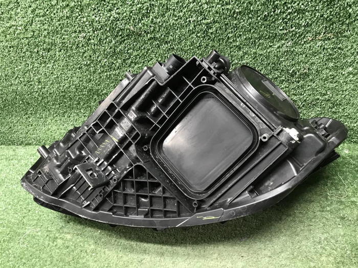 Фара правая Mercedes A W177 (2018-2022) LED