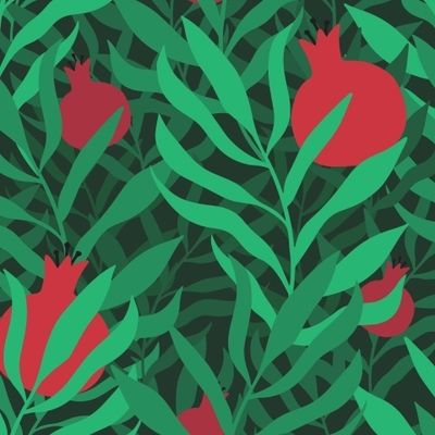 Гранаты на дереве. Гранаты на ветке. Гранаты в листьях.