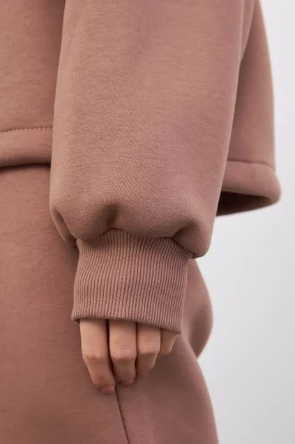 Утепленная олимпийка на молнии цвета молочный шоколад