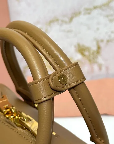 Сумка MIU MIU Arcadie matelassé из кожи наппа, карамельный