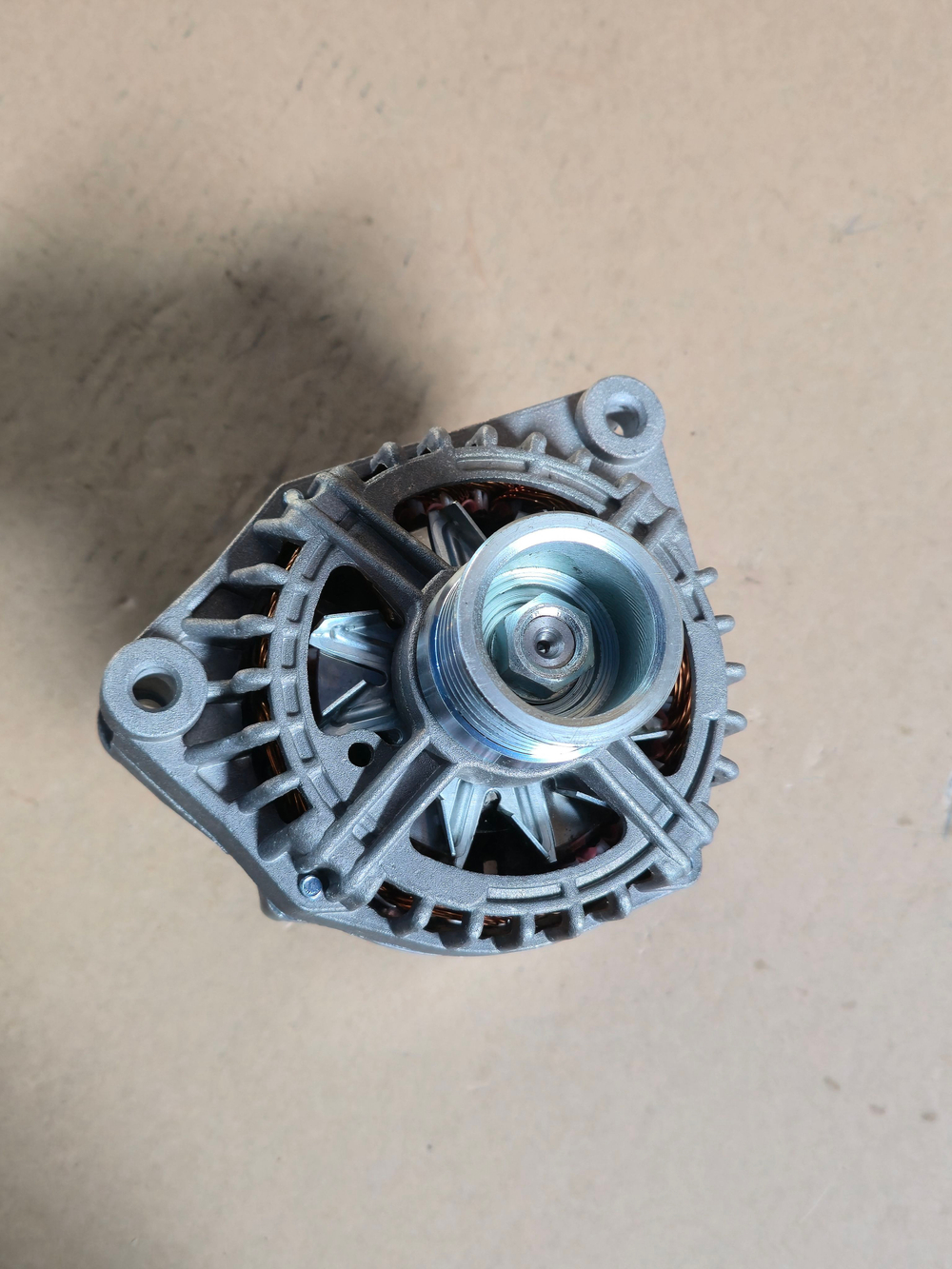 Генератор МАЗ (ЕВРО-3) (28В , 90А.) поликлиновой ремень 3252.3771 БАТЭ