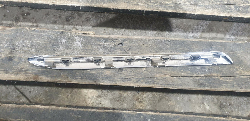 Молдинг решетки радиатора Mercedes E-Class W213 16-21 Б/У Оригинал A2138880173