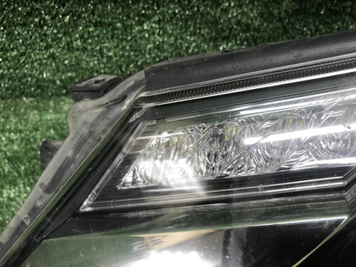 Битая Фара левая Toyota Rav 4 CA40 (12-15) ксенон