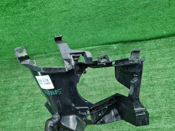 Кронштейн ПТФ правый BMW 3er F30 (2015-2020)