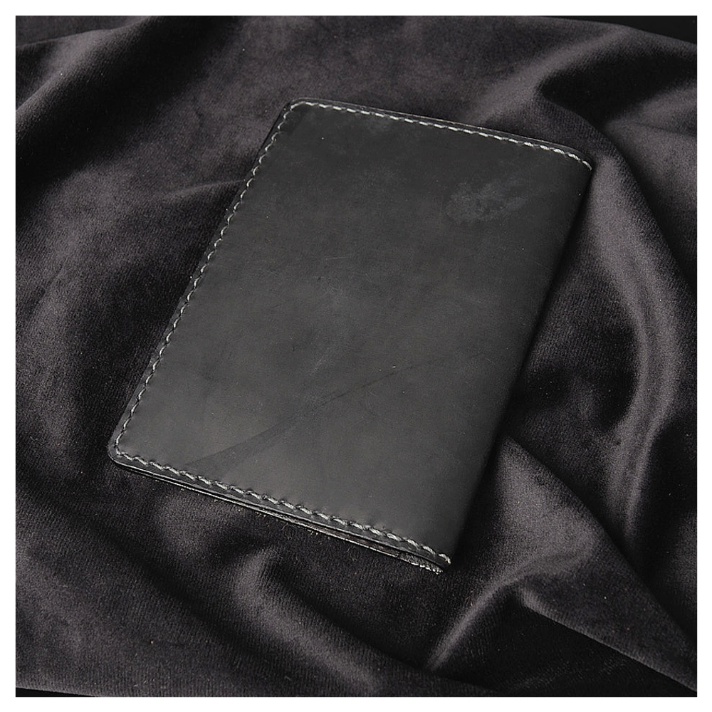 Кожаная обложка на паспорт «Волк»