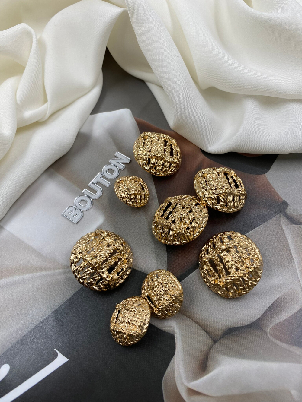 Пуговицы золотистые плетеные косичкой