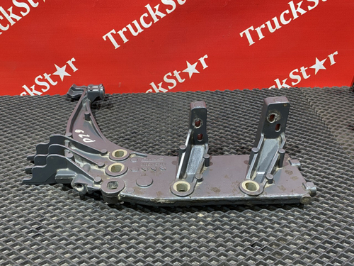 Кронштейн подножки левый 2018г