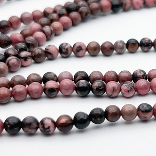 Родонит бусины, диаметр около 4,5-4,7 мм, цена за нить 38 см