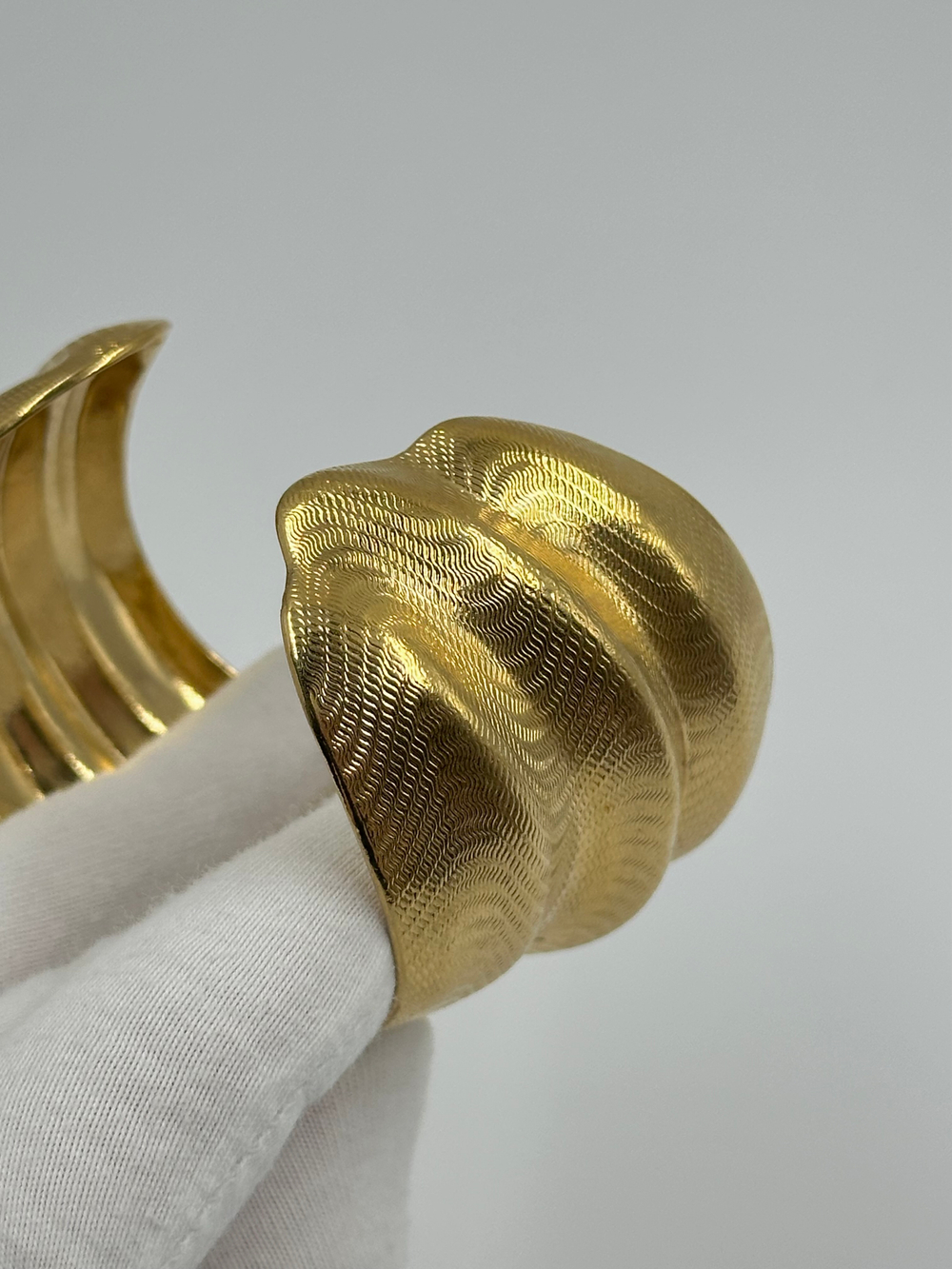 Браслет с брашировкой