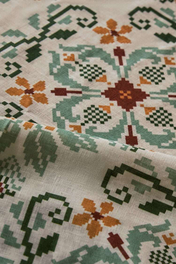 ZARA HOME ЛЬНЯНАЯ СКАТЕРТЬ С ВЫШИВКОЙ КРЕСТИКОМ,  СВЕТЛО-ЗЕЛЕНЫЙ