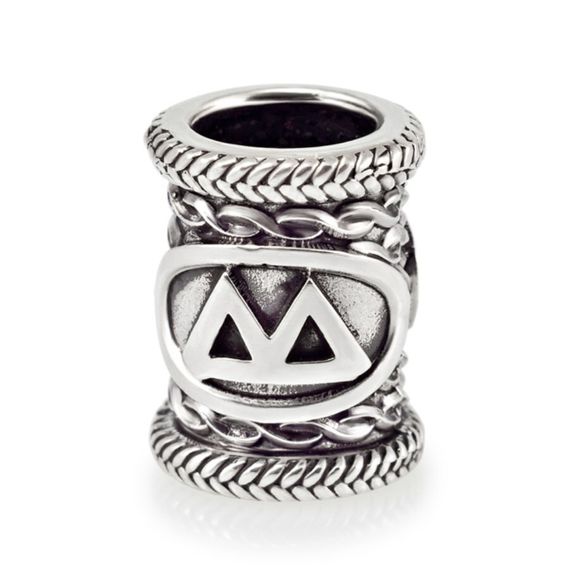 Шарм «Руна Беркана» из серебра, вид спереди