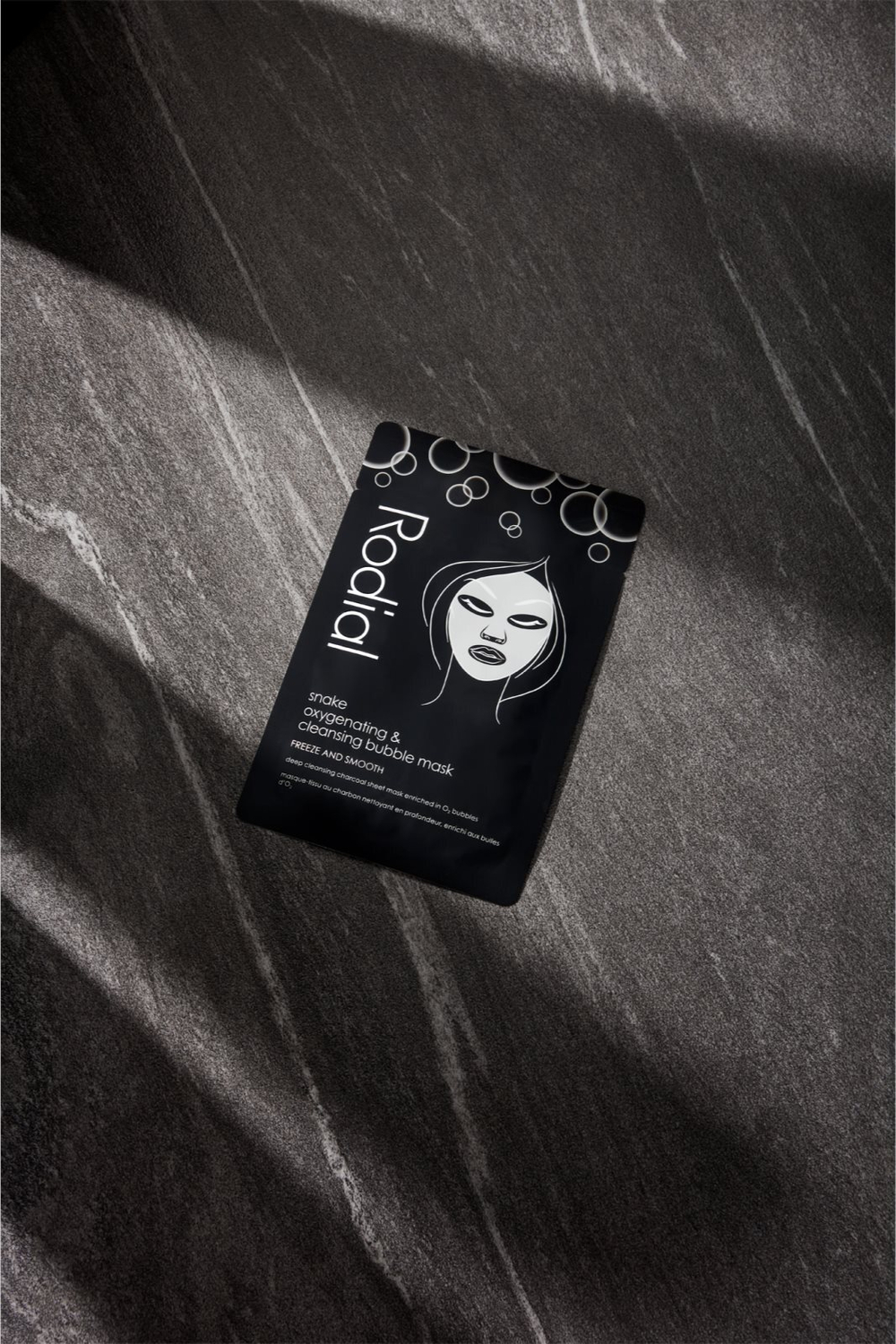 Rodial Snake Oxyganating & cleansing bubble mask - очищающая и детоксицирующая маска с активированным углем /  1 szt.   / GTIN 5060027066347
