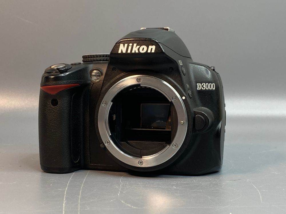 Nikon D3000 Kit 18-55mm 22.400 кадров