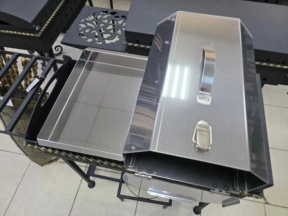 Жаровня-торпеда из нержавеющей стали 270х400х160 — удобная переносная духовка для приготовления пищи на костре или углях 🔥🍖🥘  Если вы любите готовить на природе, на даче, в походе или во дворе частного дома, обратите внимание на практичную и удобную жаровню-торпеду из нержавеющей стали. Это не просто жаровня, а переносная духовка с противнем, которая позволяет готовить самые разные блюда на костре или углях быстро, удобно и с отличным результатом.  Модель выполнена из нержавеющей стали толщиной 1,2 мм, что делает конструкцию надежной, практичной и удобной для регулярного использования. Размер 270х400х160 мм отлично подходит для приготовления порционных блюд, мяса, овощей, рыбы и других продуктов. Благодаря компактному формату жаровню удобно брать с собой на природу, использовать на даче, во дворе или в поездках 🏕️🚗  Характеристики: размер: 270х400х160 мм материал: нержавеющая сталь толщина стали: 1,2 мм тип: жаровня-торпеда назначение: переносная духовка комплектация: с противнем подходит для приготовления на костре или углях Преимущества: изготовлена из нержавеющей стали удобный переносной формат подходит для приготовления на углях и костре практичный размер есть противень удобна для дачи, природы, отдыха и походов можно готовить разнообразные блюда 🍗🥩🐟🥔  С помощью такой жаровни удобно готовить:  мясо 🍖 курицу 🍗 рыбу 🐟 овощи 🥕 картофель 🥔 колбаски запеченные блюда 🥘  Жаровня-торпеда станет отличным вариантом для тех, кто хочет готовить на открытом огне не только шашлык, но и более разнообразные блюда. Это удобная переносная духовка, которую можно использовать там, где хочется получить вкусную горячую еду с ароматом костра 🔥  Почему выбирают нас: работаем ежедневно график: 10:00–19:00 более 6 лет опыта более 1000 положительных отзывов  Оплата: наличные QR-код банковская карта расчетный счет Доставка: по Казани отправка в другие города надежная упаковка 📦  📍 Адрес: г. Казань, ул. Академика Завойского, 21  📩 Пишите в сообщения — подскажем по наличию и ответим на все вопросы 😊  Если вы ищете удобную жаровню для дачи, отдыха на природе или приготовления еды на костре, эта модель станет отличным решением. Жаровня-торпеда из нержавеющей стали подходит для запекания мяса, рыбы, курицы, овощей и других продуктов на углях. Переносная духовка с противнем удобна в использовании, не занимает слишком много места и позволяет готовить горячие блюда в походных и дачных условиях. Благодаря размеру 270х400х160 мм и стали толщиной 1,2 мм модель сочетает в себе практичность, надежность и удобство. Такой вариант подойдет тем, кто хочет купить жаровню из нержавейки для костра, углей, отдыха, дачи или загородного дома.  Жаровня-торпеда, жаровня из нержавеющей стали, купить жаровню, переносная духовка, духовка на костре, духовка на углях, жаровня для дачи, жаровня для природы, жаровня с противнем, нержавеющая жаровня, жаровня 270х400х160, жаровня из нержавейки 1.2 мм, духовка для костра, духовка для углей, походная духовка.