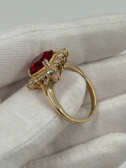 Кольцо с красным кристаллом