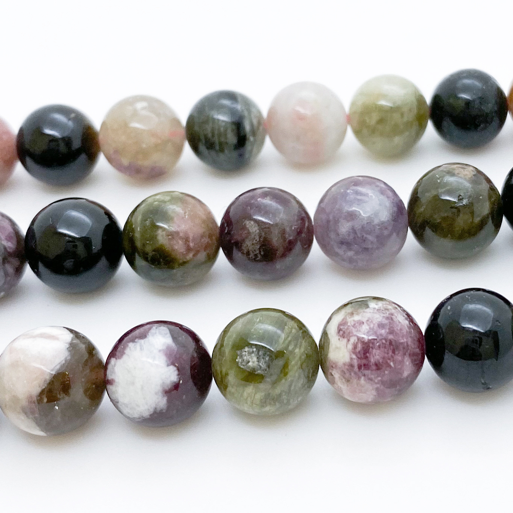 Турмалин, диаметр 10,1-10,3 мм, цена за 18-19 шт (1/2 нити)