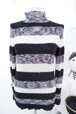 Джемпер в контрастную полоску 40-42 размер