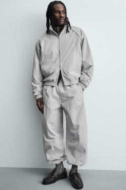 ZARA ДЖОГГЕРЫ ИЗ ВЫСОКОТЕХНОЛОГИЧНОЙ ТКАНИ С КОНТРАСТНЫМИ ПОЛОСАМИ, СВЕТЛО-СЕРЫЙ