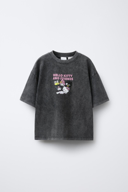 ZARA ФУТБОЛКА С ЭФФЕКТОМ ПОТЕРТОСТИ И ПРИНТОМ HELLO KITTY AND FRIENDS ©, СЕРЫЙ С МЕЛАНЖЕВЫМ ЭФФЕКТОМ