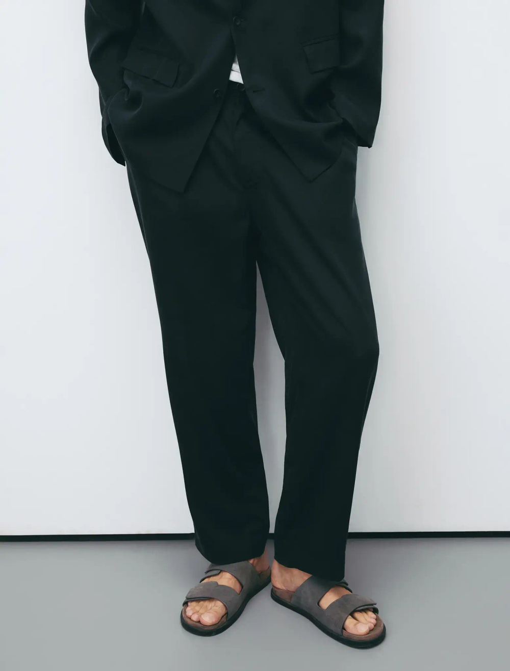 Однобортный костюм без ворота