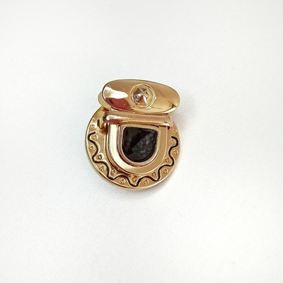 Замок-защелка на зажимах 32*38 Золото