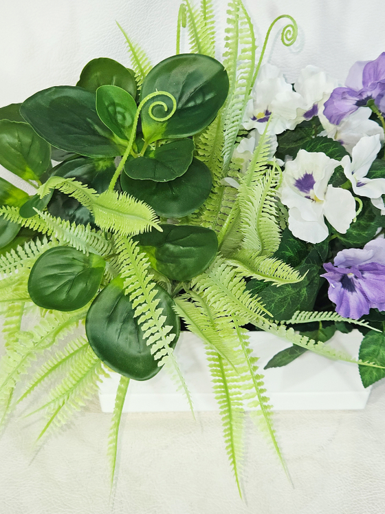 Искусственные цветы Виола с зеленью в балконном ящике