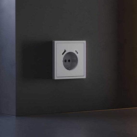 Накладка для розетки с заземлением и защитными шторками, с USB A+C, S70 (серый) Voltum VLS001016