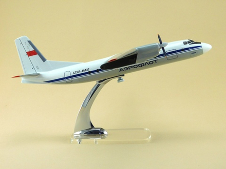 Модель самолета Ан-24 (М1:72, Аэрофлот СССР-46427)