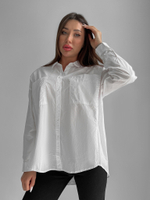 Рубашка FNS 6816 однотонная удлиненная с длинным рукавом и карманами впреди