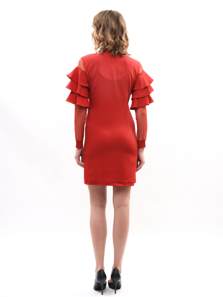 Платье с воланами на рукавах