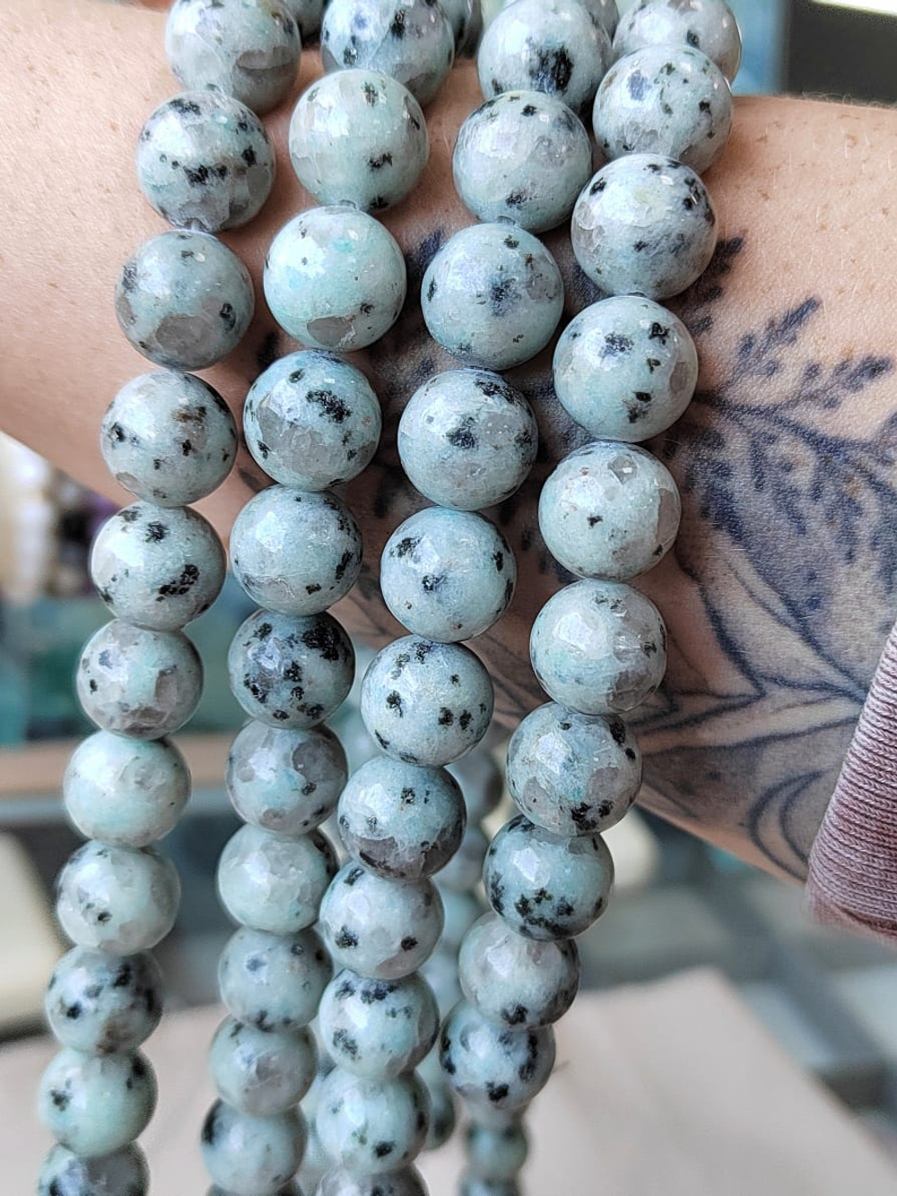 п12 Пегматит шар гладкий 12мм, нить 38см