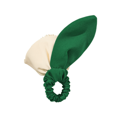 Белая резинка-роза с листиком и декором