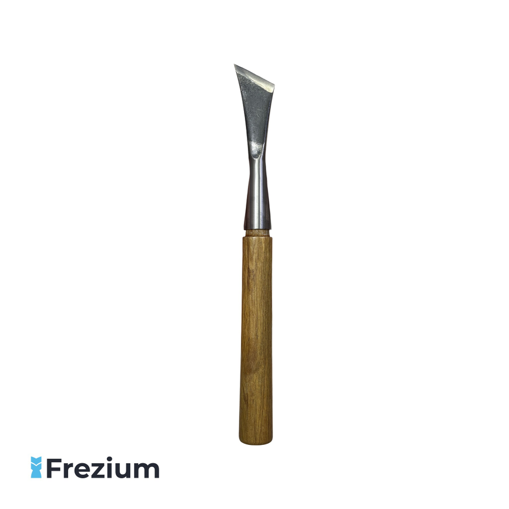 Резец кованный скошенный по дереву 30 мм