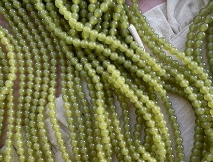 Нить бусин из тонированного кварца 6мм, гладкие