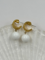 Серьги с белыми подвесками Monet