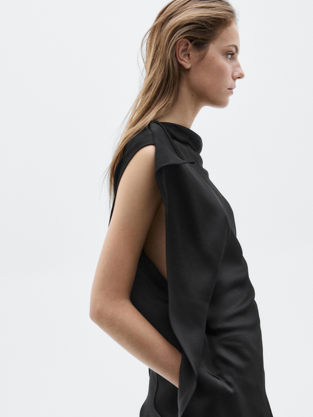 Massimo Dutti Асимметричный топ с атласной отделкой - Limited Edition, черный