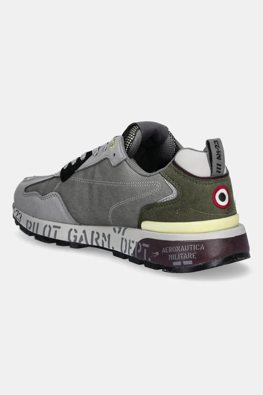 Кроссовки из текстиля