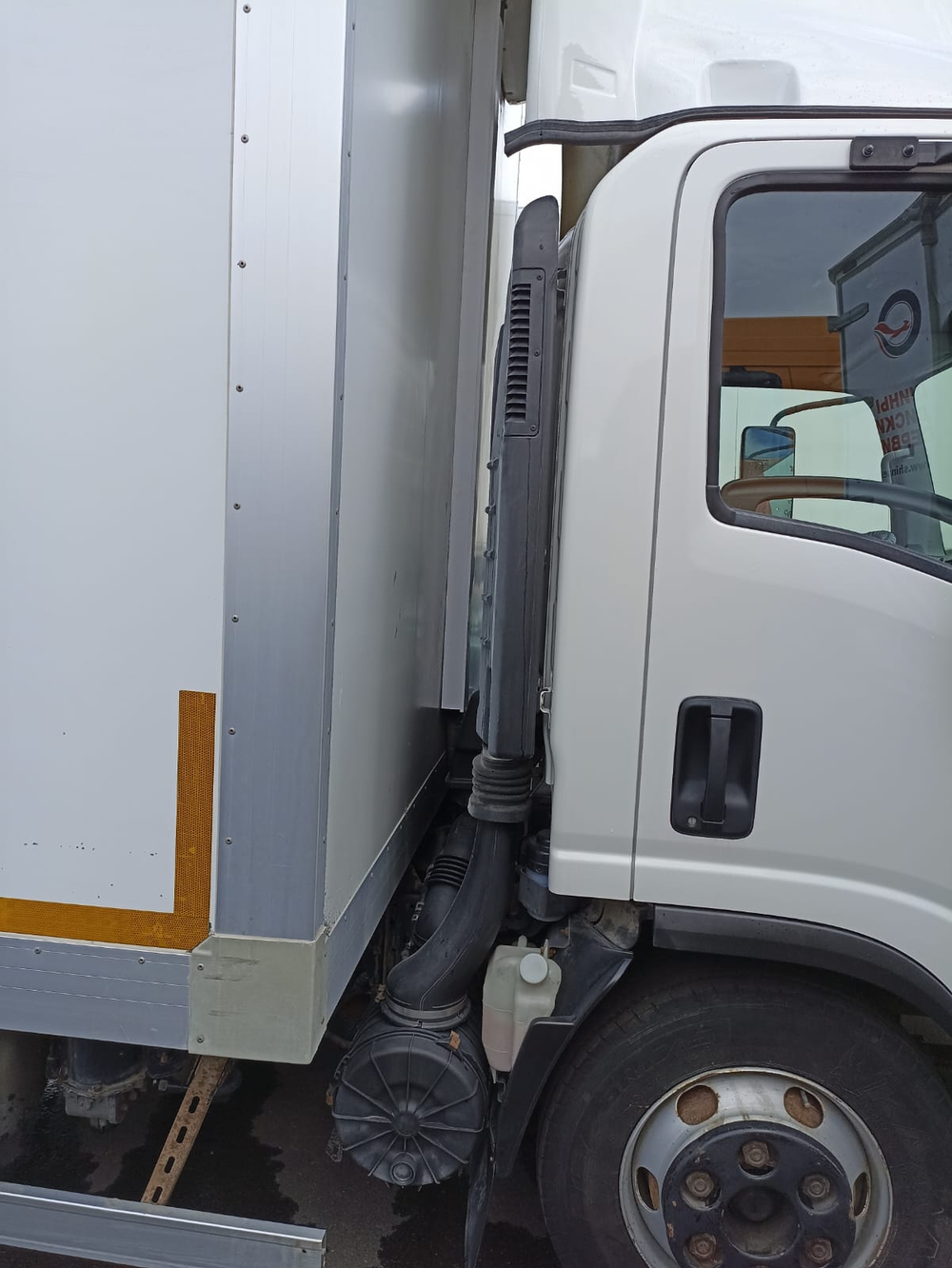 РусТрак 4389U* на шасси Isuzu ELF 9.5 (NQR) Изотермический/рефрижератор 4389U1 (Рефрижератор, Дизель
